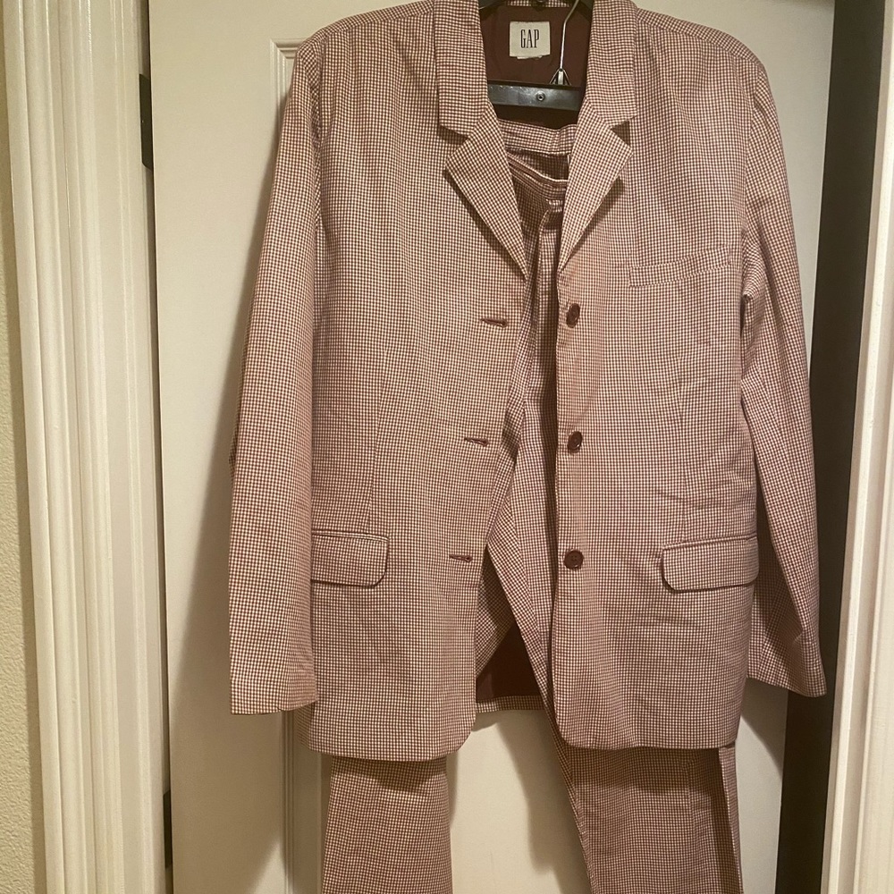 Gap suit. - Picture 2 of 5